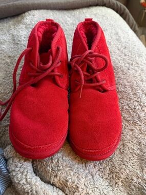 Women’s uggs neumel boots red Sz 37